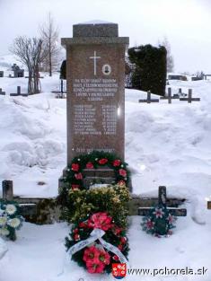 Lavínové nešťastie lesných robotníkov 1956&nbsp;-Pomník obetiam v&nbsp;miestnom cintoríne v&nbsp;Pohorelej
